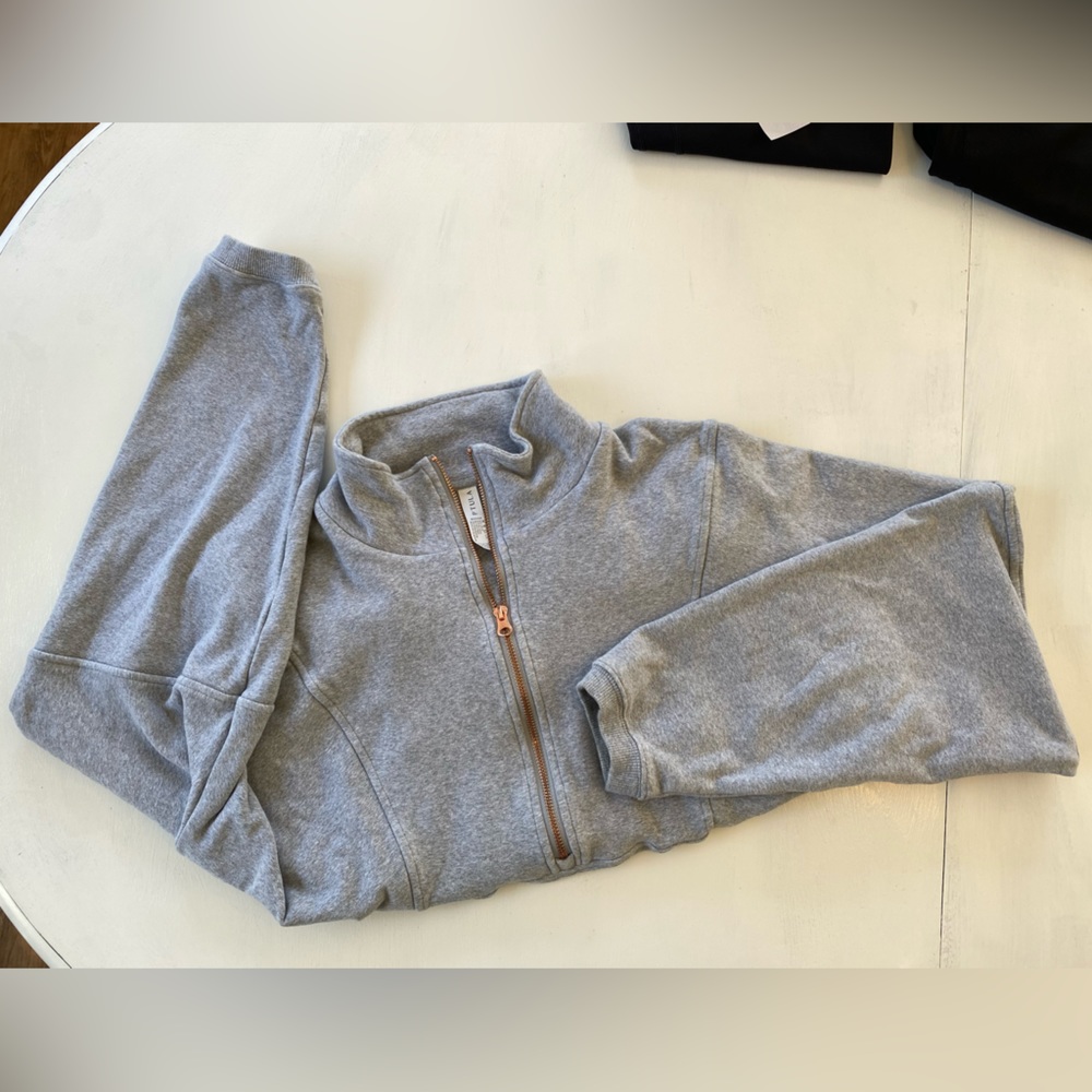 P’tula Quartered zip Heathered Grey with rose gold zipper size M